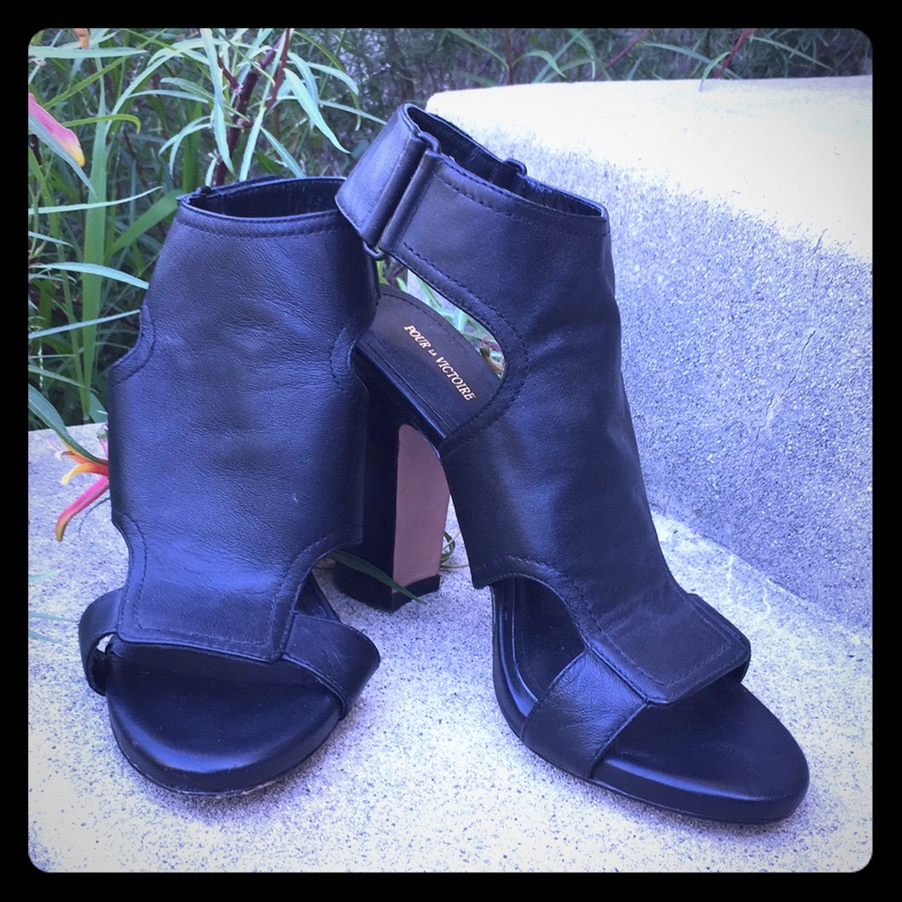 Pour la Victoire 8M heels